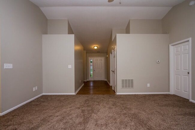 Building Photo - 12044 Pepperwood Dr