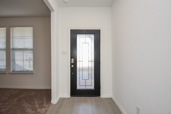 Building Photo - 8106 Royal Palm Ct