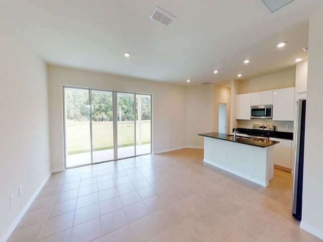 Building Photo - 351 San Filippo Dr SE