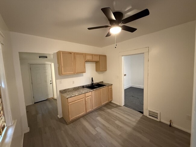 Foto del edificio - 2840 E 122nd St