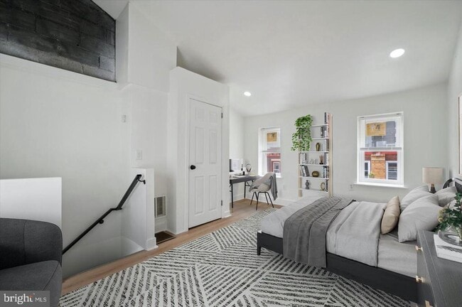 Building Photo - 109 W Thompson St