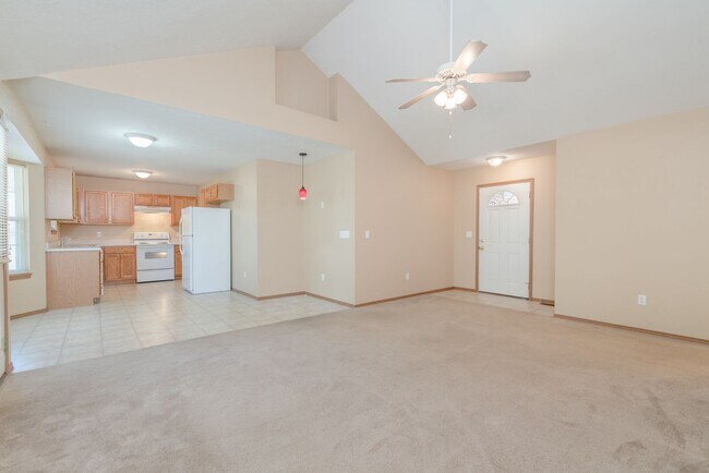 Building Photo - SE Springfield Home Just for YOU!!!  3Bed/...