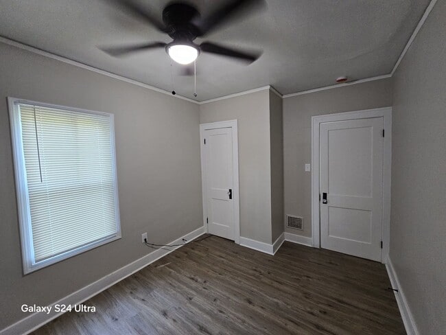 Foto del edificio - This beautifully updated 3-bedroom, 1-bath single-family home is ready for move-in!