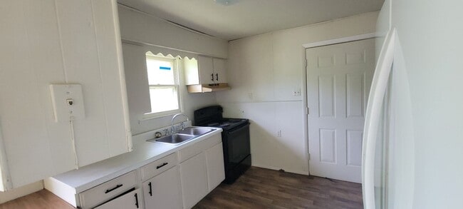 Building Photo - 2 BEDROOM 1 BATHROOM HOUSE FOR RENT