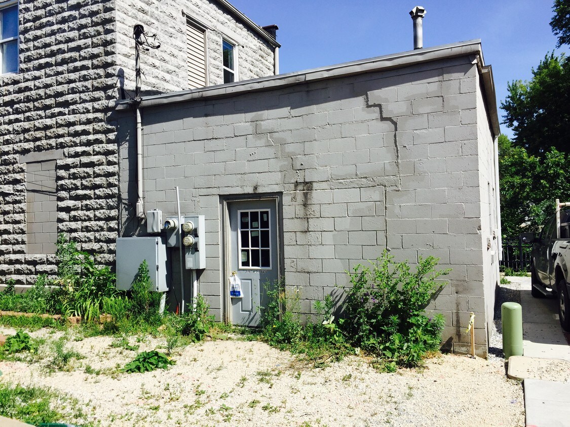 2016 College St Unit 1, Cedar Falls, IA 50613 Apartments in Cedar