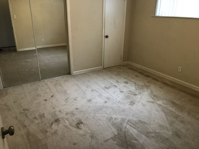 Building Photo - 219 E St John St