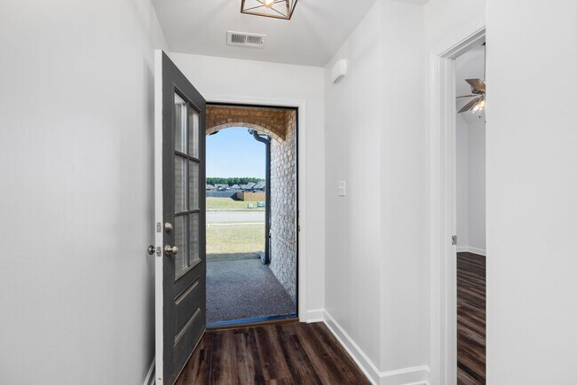 Foto del edificio - 4 bedroom, 3 bath built in 2022 in Southav...