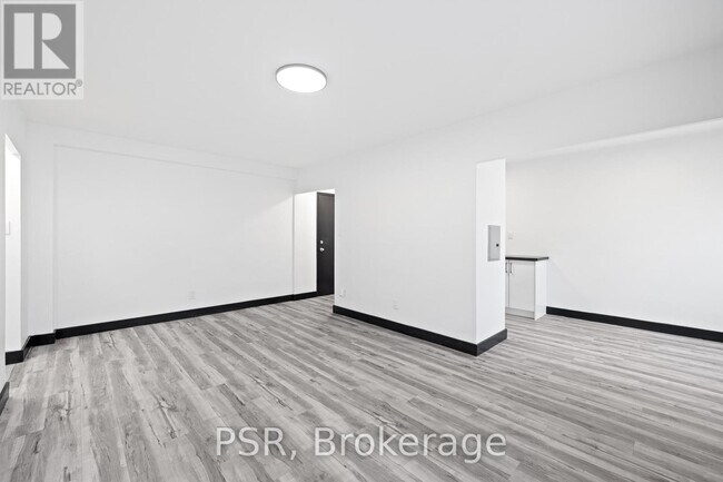 Photo du bâtiment - 600-600 Eglinton Ave W