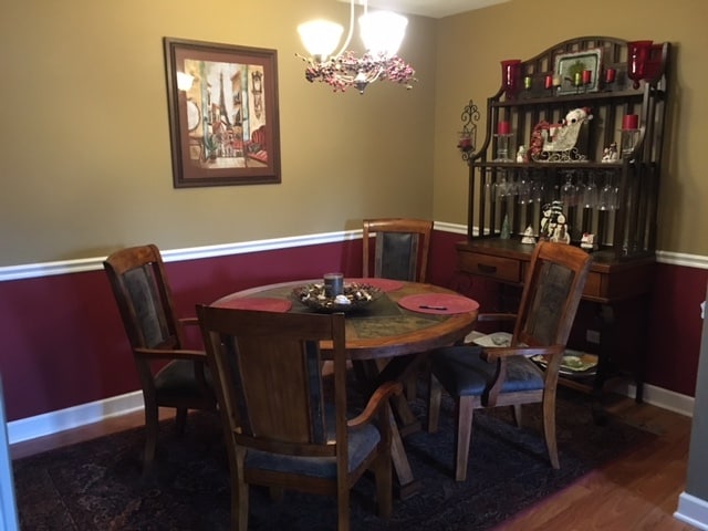 Dining area - 21W581 North Ave