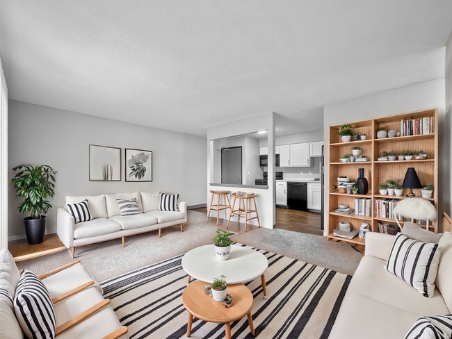 Renovated Living Room - Eastwppd on Grand