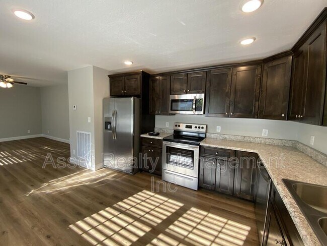 Building Photo - 252-254 Highland Ave