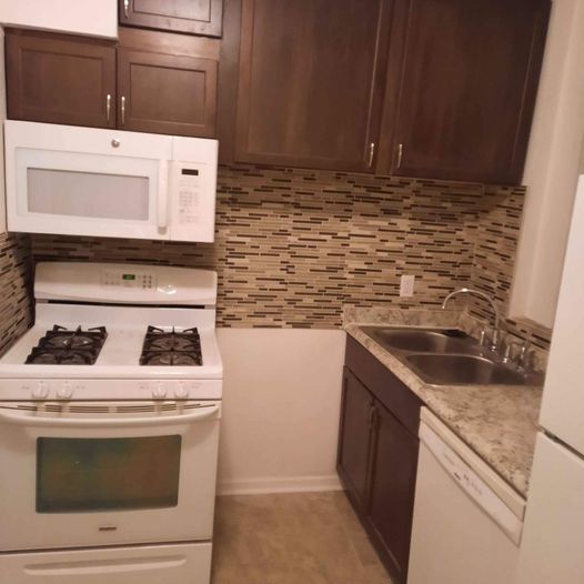 Photo - 1933 Illinois St Townhome