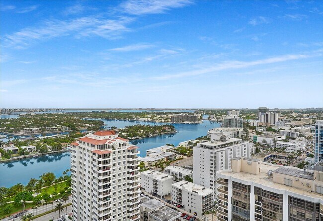 Foto del edificio - 6365 Collins Ave