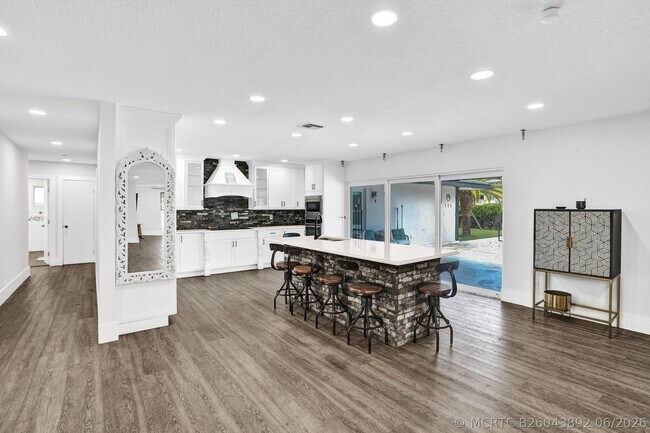 Foto del edificio - 343 Layne Blvd
