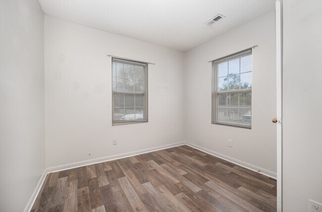 Foto del edificio - 1043 Mountain Crest Dr