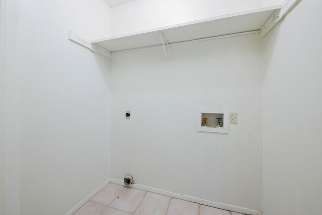 Foto del edificio - 8810 Piney Point Dr