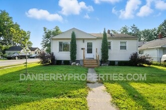 Building Photo - 1126 Searles Rd