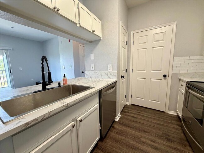 Foto del edificio - 13115 Sanctuary Cove Dr