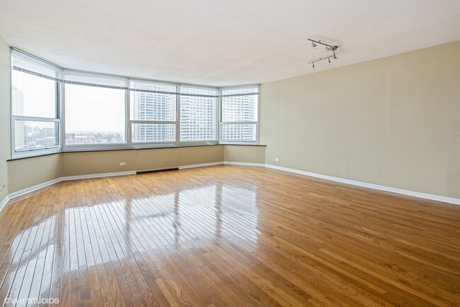Building Photo - 720 W Gordon Terrace