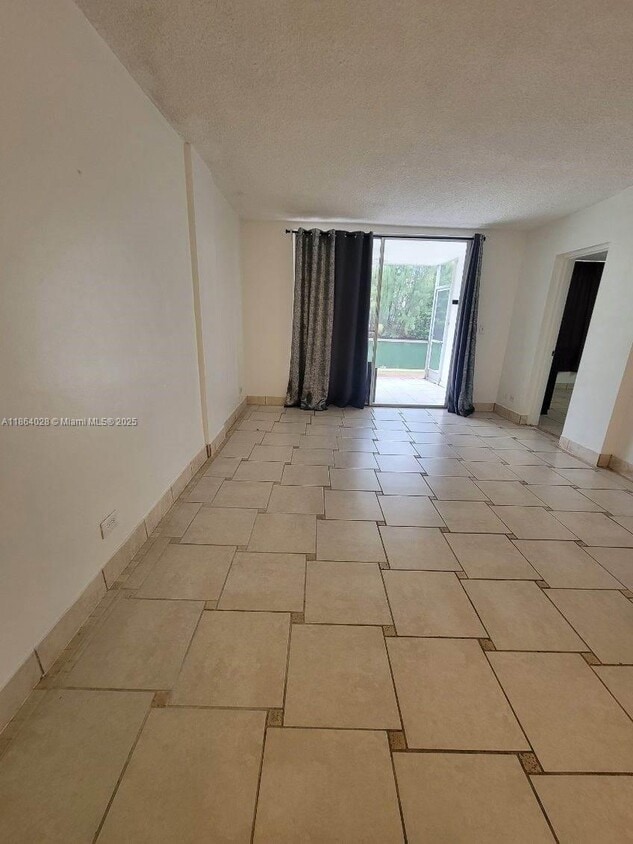 Foto principal - 3660 NE 166th St