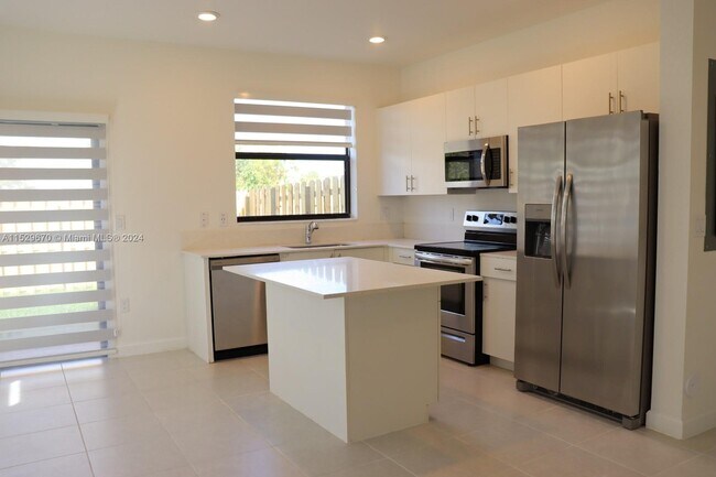 Foto del edificio - 541 NE 208th Terrace