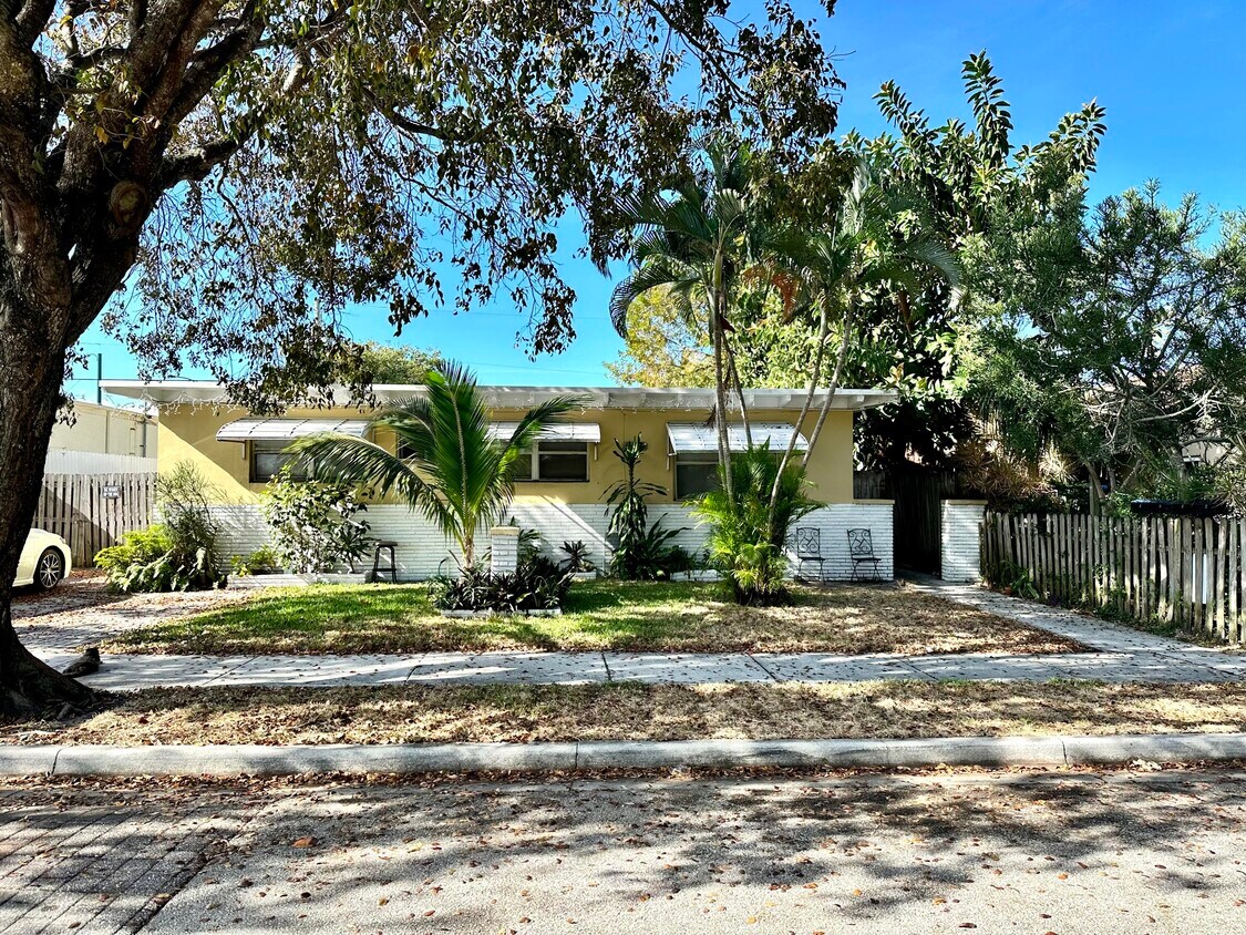 527 48th St, West Palm Beach, FL 33407 Townhome Rentals in West Palm