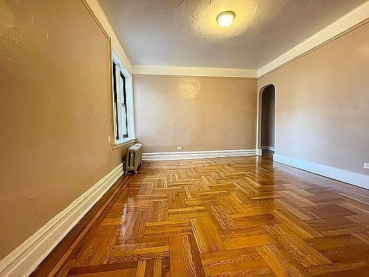 Foto del edificio - 3 bedroom in BRONX NY 10463