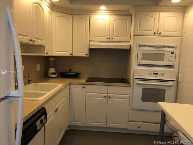 Foto del edificio - 400 Kings Point Dr