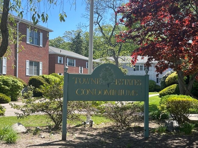 Building Photo - 169 Lake Shore Rd