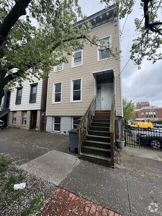Building Photo - 94 Dana Ave