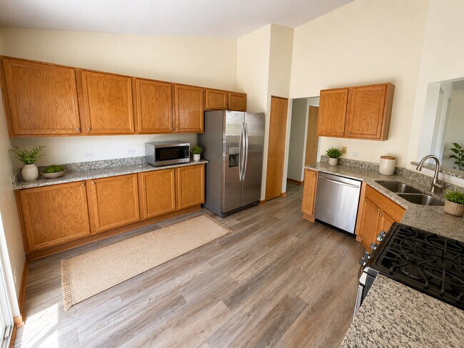 Building Photo - 3322 Bromley Ln