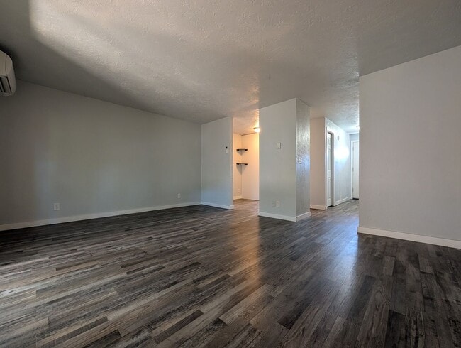 Building Photo - 1044 Q St