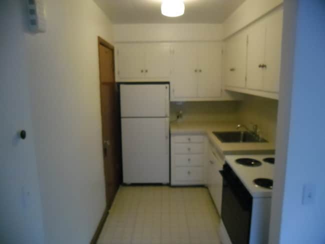 Kitchen - 708 W Bancroft St