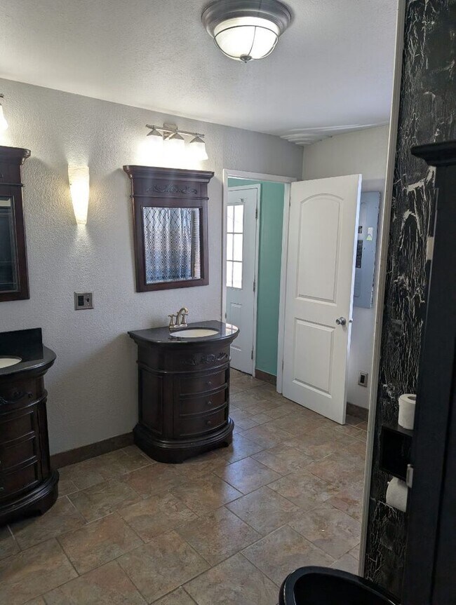 Foto del edificio - FURNISHED HOME IN POPLAR JOHNSON CITY