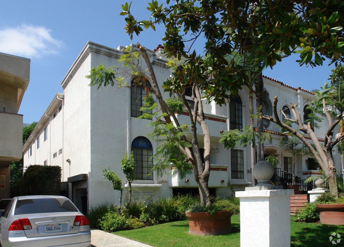 Building Photo - 3751 S Canfield Ave