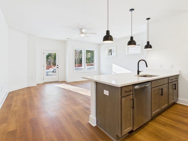 Building Photo - 907 Bainbridge St