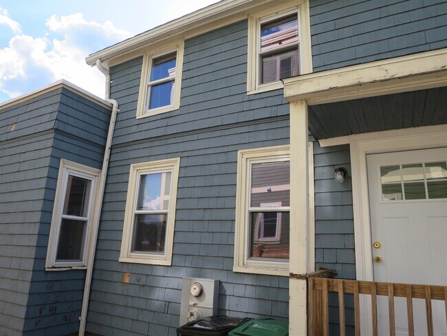Building Photo - 516 Somerville Ave