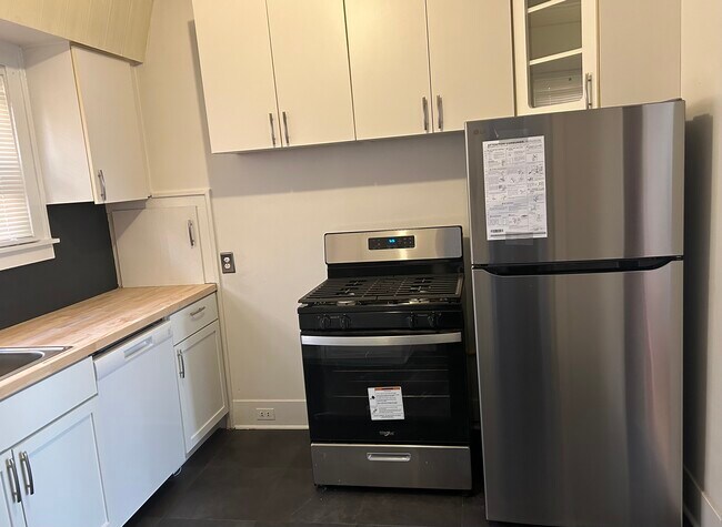 Brand new appliances - 841 Nottingham Rd