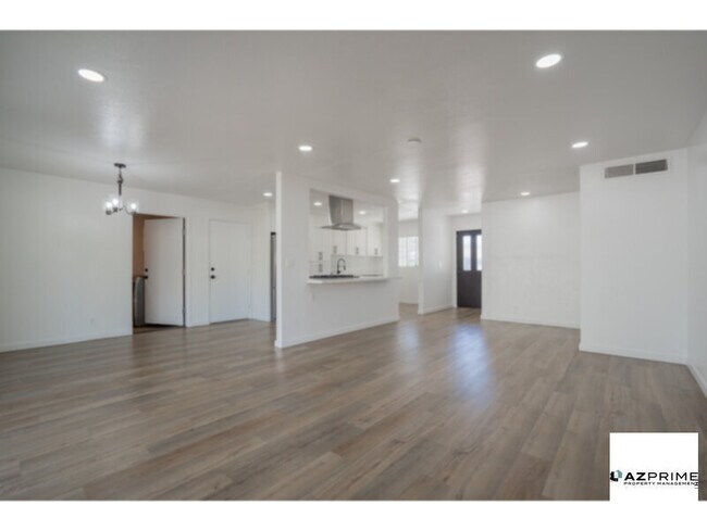 Building Photo - Welcome To This Remodeled 3/2 Midtown Phoe...