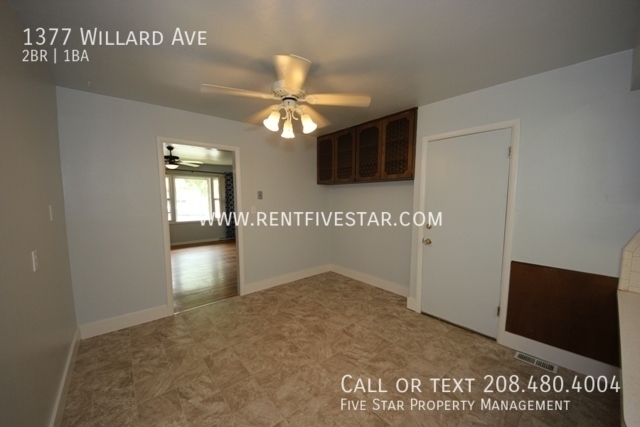 Building Photo - Adorable Duplex Apartment Available! This ...