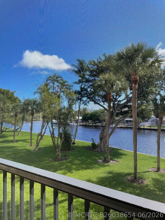 Building Photo - 14 Royal Palm Way