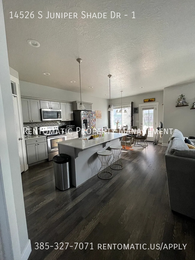 Foto del edificio - 14526 Juniper Shade Dr