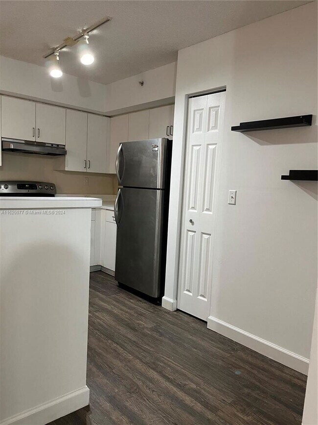 Foto del edificio - 2011 Renaissance Blvd