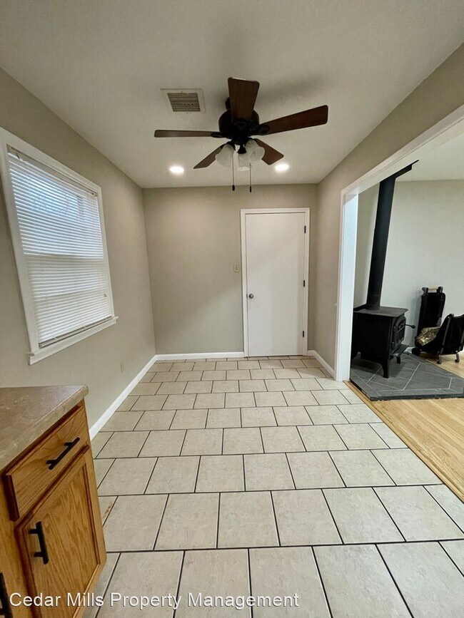 Building Photo - 3 br, 1 bath House - 3402 S Handley