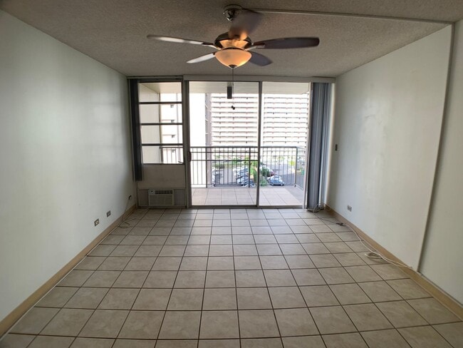 Photo - $2600, 2BR/2BA Salt Lake (Honolulu) -with A/C, 1 assigned parking House