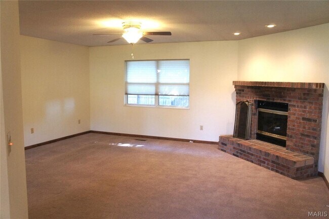 Foto del edificio - 1631 Thunderbird Ln