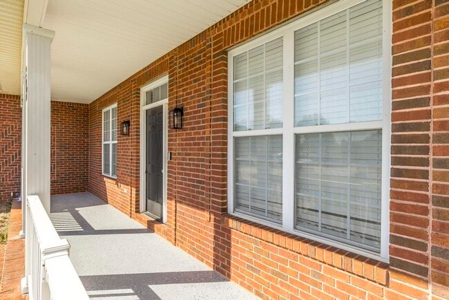 Foto del edificio - 807 Loudon Hill Dr