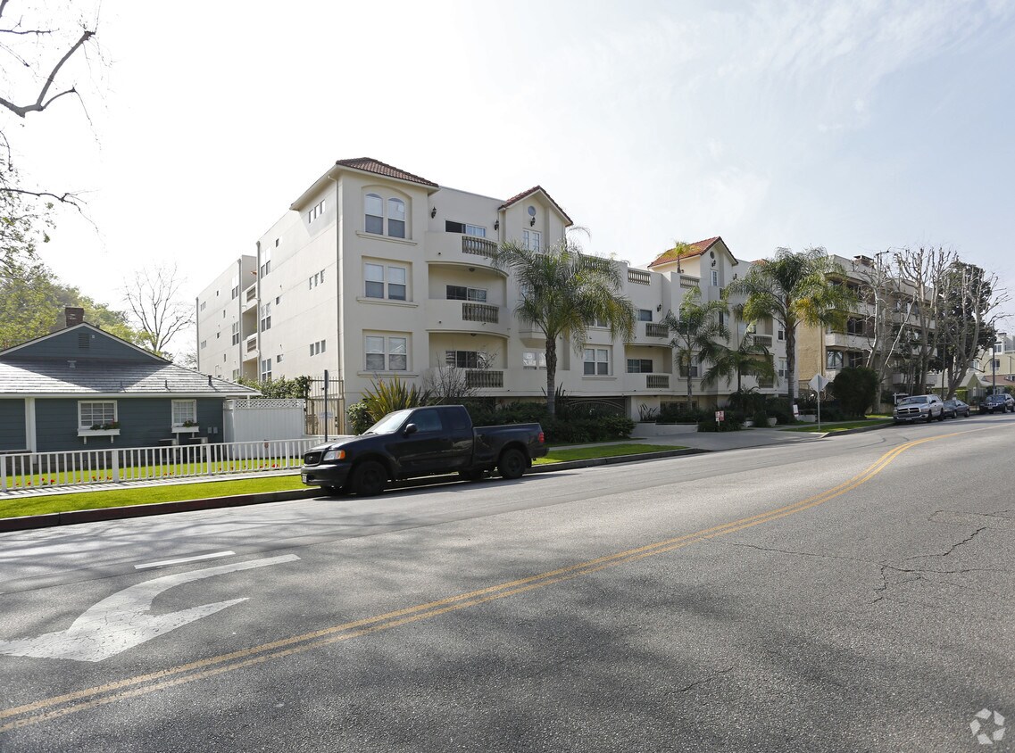 12140 Moorpark St, Studio City, CA 91604 Apartments in Studio City