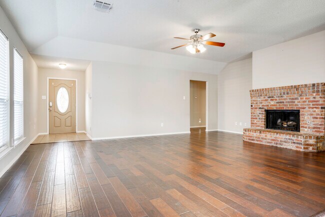 Building Photo - 9940 Carter Dr