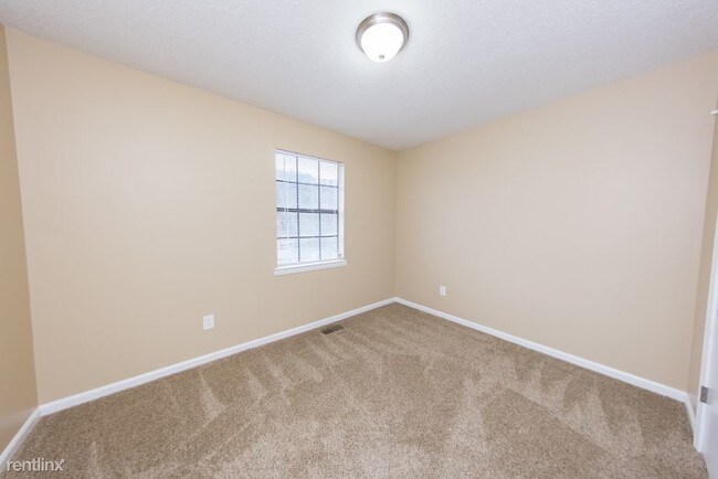Building Photo - 3 br, 2 bath House - 933 Edwards Lake Road
